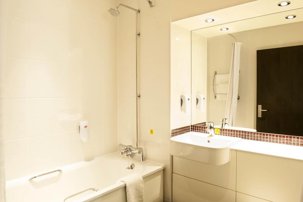 Premier Inn London Elstree / Borehamwood Pokój zdjęcie